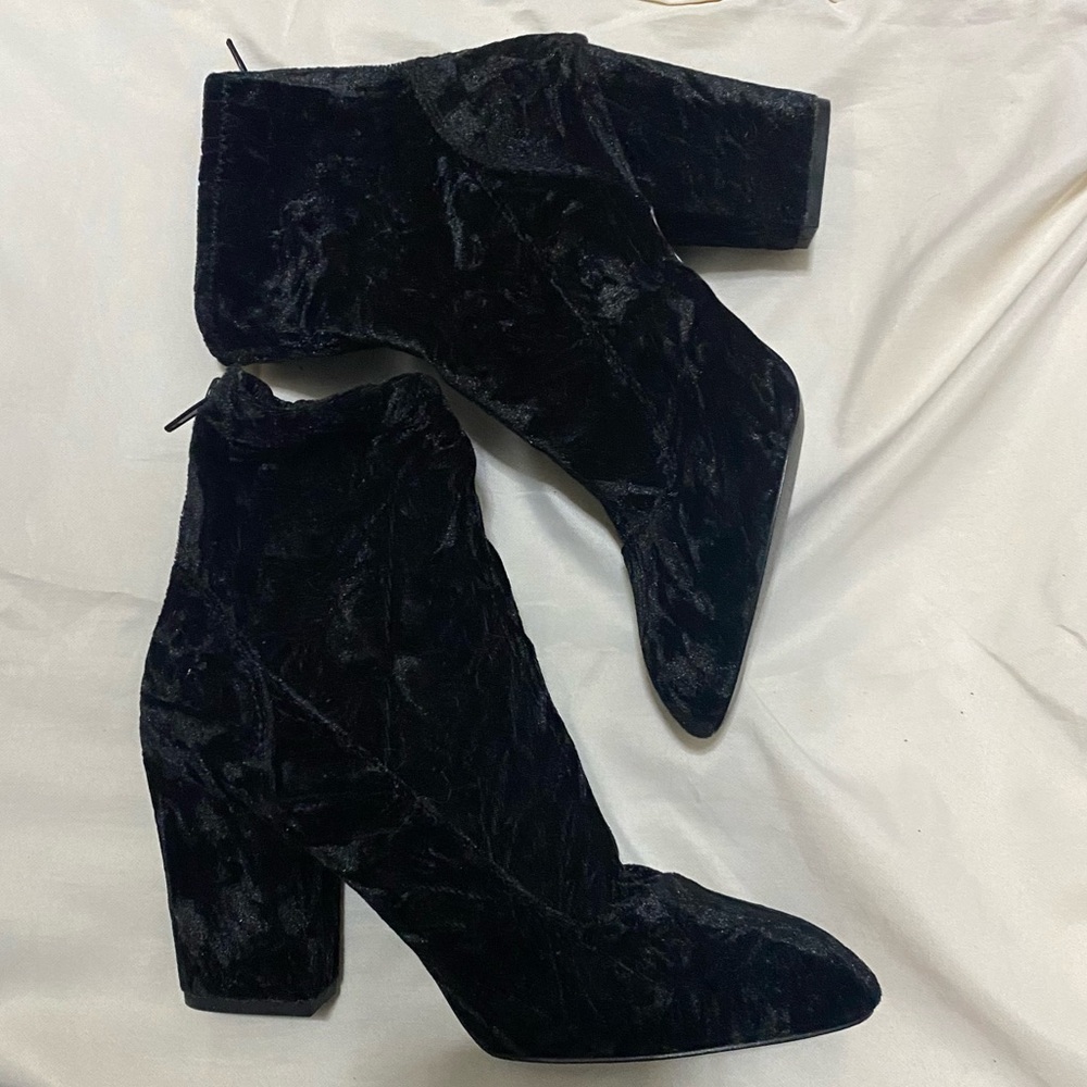 Nine West Velvet ankle boots size 6.5
